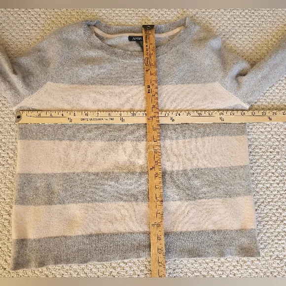 100% Cashmere Gray Cream Striped Sweater Apt. 9 - Picture 4 of 8